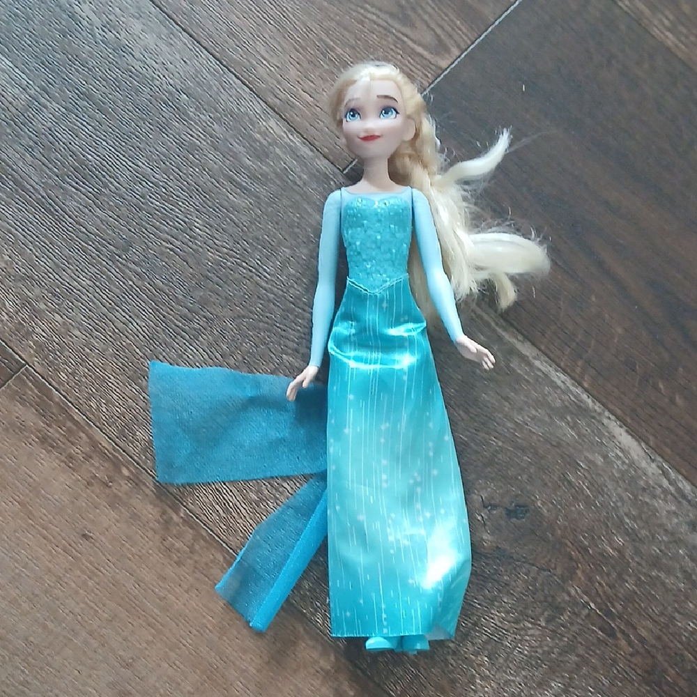 Frozen Doll‎